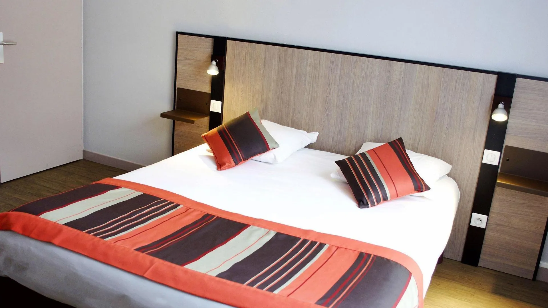 Comfort Suite Rive Gauche Lyon Centre 3*,